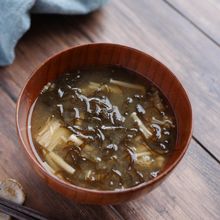 簡単おいしい、いつものお味噌汁【もずくとえのき、生姜】