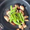 5分おかず《スナップエンドウとしいたけの塩にんにく炒め》の工程4