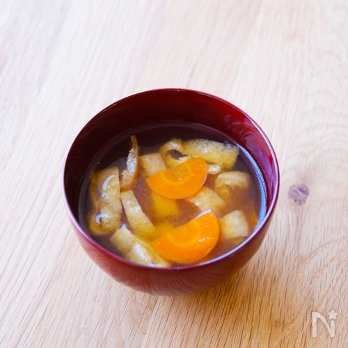 だしパックで簡単♪にんじんと油揚げの味噌汁