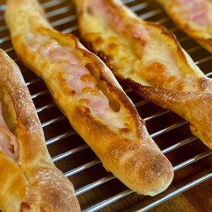 たらおの作ってみた!投稿(短時間で作れるのに感動される『ベーコンチーズフランス』)