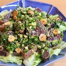 たっぷり薬味と食べるカツオのサラダ