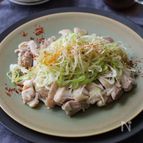 蒸し鶏の辛味ネギのせ。