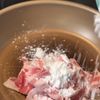 10分で完成！【ピーマン豚スタミナ丼】の工程2