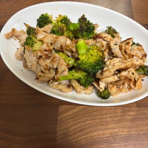 さらの作ってみた!投稿(【豚肉とブロッコリーのめんつゆおかか炒め】味付け簡単！)
