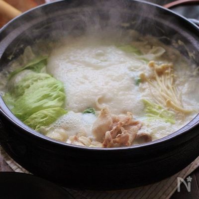 レタスと豚肉の豆乳とろろ鍋