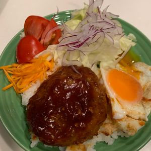 ぐ〜たら子の作ってみた!投稿(おうちカフェ風♩ロコモコプレート)