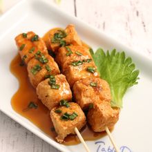 厚揚げ!胡麻餡かけ串 絹豆腐で揚げたて中とろとろ