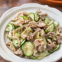 包丁まな板不要！【豚こまズッキーニのバタポンチーズ】