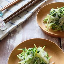 豆苗と白滝のごまからし和え