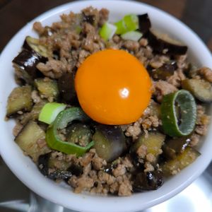 もっくまの作ってみた!投稿(【なすとひき肉の甘辛丼】ご飯との相性抜群のやみつき丼♡)