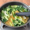 【ワンパンで簡単♪】しらすと小松菜のペペロンチーノの工程1
