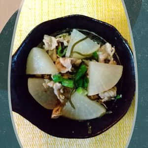 チョロリスの作ってみた!投稿(【豚バラ大根のこんぶ煮】塩こんぶで味付け簡単！)