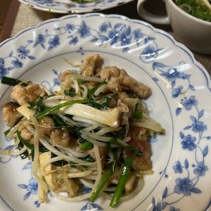 Hikeyの作ってみた!投稿(行列の定食屋さんの🍚豚ニラもやしのスタミナ生姜焼き定食🤩)