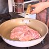 さっぱりコク旨♩お手軽【鶏とスナップエンドウのバタぽん炒め】の工程1