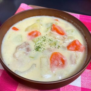 みーちゃんの作ってみた!投稿(【鶏むね肉とじゃがいものクリームシチュー】手作りがおいしい！)