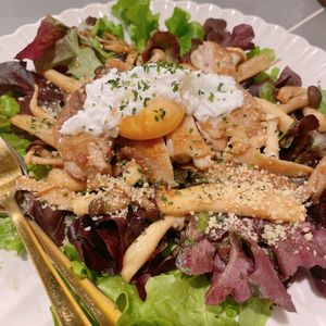 1237141の作ってみた!投稿(バター醤油で♪『パリパリチキンときのこのボリュームサラダ』)