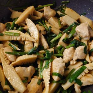 ヒラメの作ってみた!投稿(ご飯が進む！鶏むね肉とたけのこの香味ごま酢炒め)