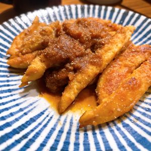 ねこまりも🐈‍⬛の作ってみた!投稿(鶏ささみの串焼き♩にんにく味噌味！材料1つレンジですぐできる)