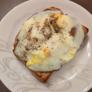 たりおの作ってみた!投稿(残りカレーやレトルトで簡単に！カレーチーズパン)