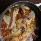 骨付き鶏もも肉の「餅」入り参鶏湯
