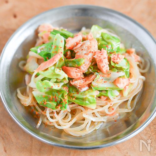 冷めてもおいしい！塩鮭とキャベツのはるさめポン酢炒め
