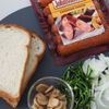 贅沢な美味しさ!ジョンソンヴィルの【ナポリタントースト】の下準備