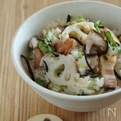 蓮根とベーコンとひじきの炊き込みご飯