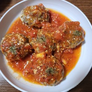 とももの作ってみた!投稿(旨味閉じ込める！【ガーリックトマトハンバーグ】パン粉牛乳不要)