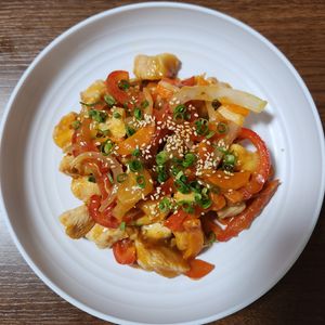 とももの作ってみた!投稿(ヘルシー満足◎鶏むね肉の韓国風スタミナ炒め【300円で本格】)