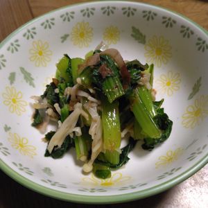 ももの作ってみた!投稿(レンジで5分！【小松菜とえのきの旨だしおかか和え】腸活にも◎)