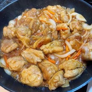 たかやの作ってみた!投稿(鶏もも肉と新玉ねぎのしょうが照り焼き)