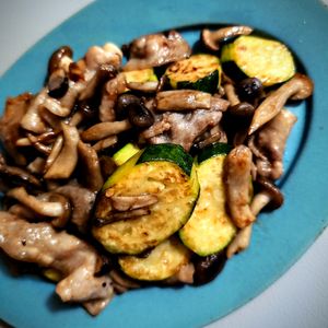Ringoの作ってみた!投稿(こってり美味しい！豚こまズッキーニのオイスター炒め)