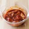 鶏肉と厚揚げのピリ辛みそ蒸しの工程1