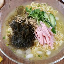 【パックのもずく酢で簡単】サッポロ一番の冷やし中華