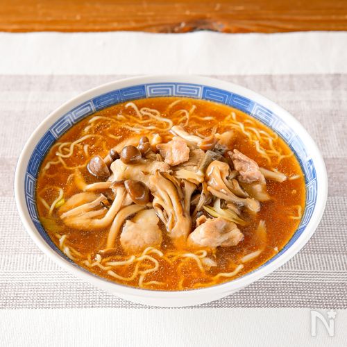 たっぷりきのこと豚バラの和風あんかけラーメン
