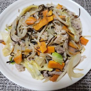 とももの作ってみた!投稿(【塩こんぶで肉野菜炒め】パパッと栄養満点！うま味たっぷり)