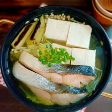 準備5分♩鮭と白だしの旨スープ鍋【かぜ予防・ダイエット】