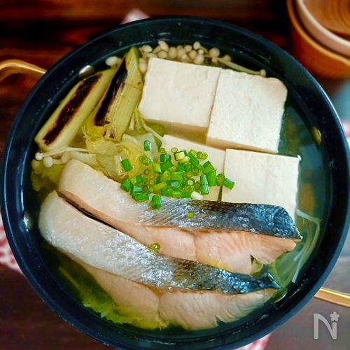 準備5分♩鮭と白だしの旨スープ鍋【かぜ予防・ダイエット】