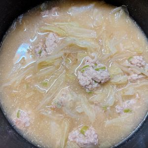 どーなつの作ってみた!投稿(おいしさそのまま『キャベツともやしと鶏団子の減塩ごま味噌汁』)