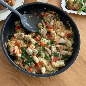 みにょんの作ってみた!投稿(【冷やご飯で作る簡単チキンパエリア】炒めて蒸すだけ！)