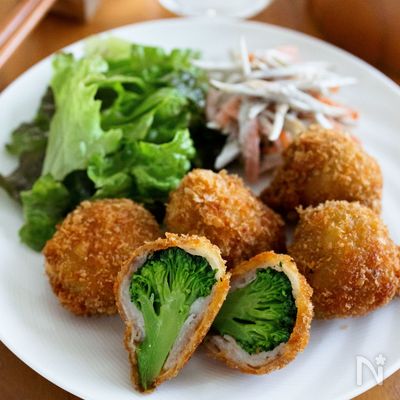 『ブロッコリーの肉巻きフライ』バラ肉を巻いてジュワッと絶品♡