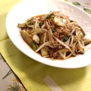 AKARI☆の作ってみた!投稿(行列の定食屋さんの🍚うま辛🤩ごま担々もやし肉野菜炒め定食)