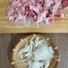 味濃い系◎【豚こま玉ねぎのごま味噌にんにく炒め】ご飯が進む♪の下準備