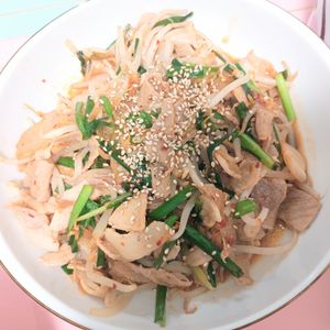 milkの作ってみた!投稿(シャキシャキもやしとにらの《豚キムチ炒め》)