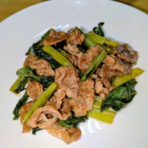 joe sanの作ってみた!投稿(小松菜大量消費！牛肉と小松菜のレモン醤油炒め)