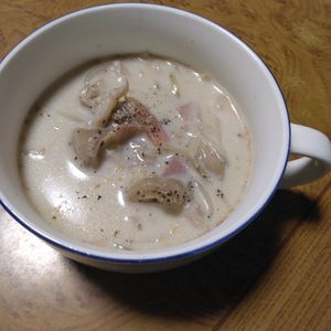 ももの作ってみた!投稿(中華風♡ベーコンとまいたけのごま豆乳スープ)