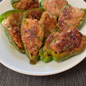 あすかの作ってみた!投稿(【ピーマンの肉詰めの甘辛照り焼き】裏ワザで絶対失敗なし!)