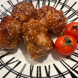 しーちゃんの作ってみた!投稿(豚こまボールの甘酢ごまだれ焼き【#お弁当#ポリ袋#包丁不要】)