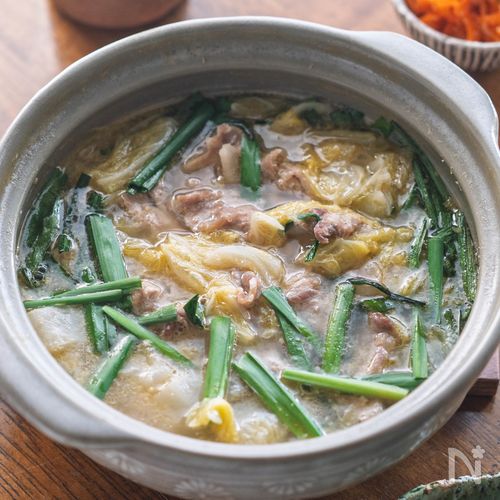 【とろとろ白菜と豚バラの濃厚白湯鍋〜にんにく塩麹仕立て】