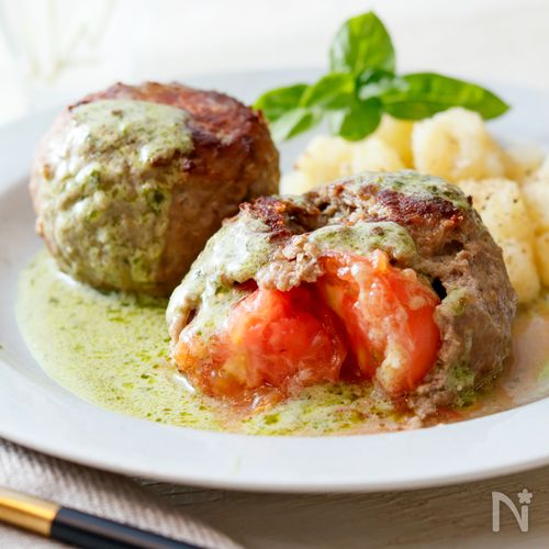 丸ごとトマト in ハンバーグ〜爽やかバジルソース